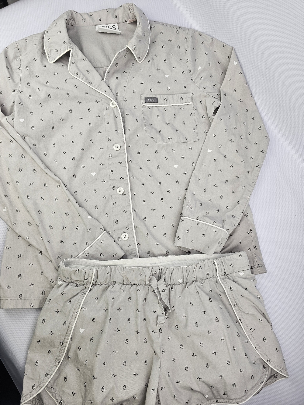 FIGS Cardiology Print Grey Long Sleeve/Shorts Pajama Set 100% Cotton XS